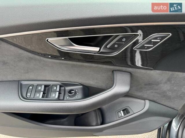 Серый Ауди SQ8, объемом двигателя 4 л и пробегом 180 тыс. км за 69300 $, фото 29 на Automoto.ua
