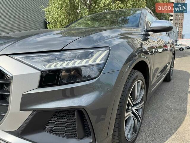Серый Ауди SQ8, объемом двигателя 4 л и пробегом 180 тыс. км за 69300 $, фото 1 на Automoto.ua