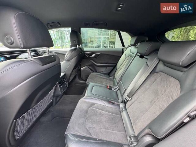 Серый Ауди SQ8, объемом двигателя 4 л и пробегом 180 тыс. км за 69300 $, фото 68 на Automoto.ua