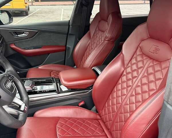 Серый Ауди SQ8, объемом двигателя 4 л и пробегом 93 тыс. км за 90000 $, фото 3 на Automoto.ua