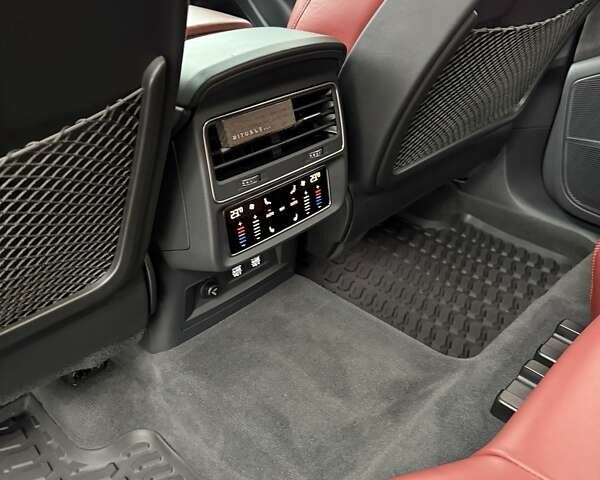 Серый Ауди SQ8, объемом двигателя 3.96 л и пробегом 94 тыс. км за 86600 $, фото 11 на Automoto.ua