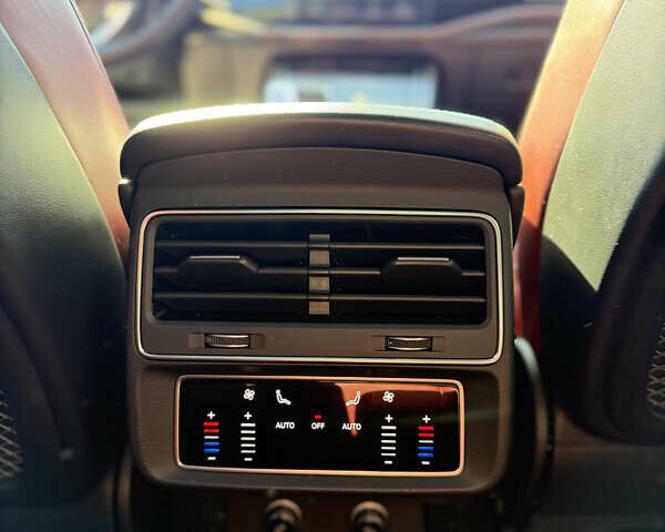 Серый Ауди SQ8, объемом двигателя 4 л и пробегом 92 тыс. км за 83400 $, фото 17 на Automoto.ua