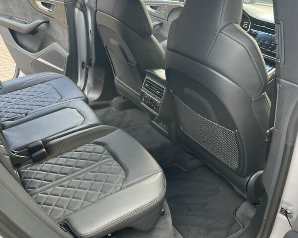 Ауди SQ8 2021 в Киеве на Automoto.ua Серый Ауди SQ8, объемом двигателя 4 л и пробегом 62 тыс. км за 84900 $, фото 26 на Automoto.ua