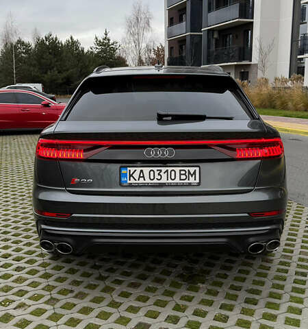 Серый Ауди SQ8, объемом двигателя 4 л и пробегом 98 тыс. км за 73000 $, фото 3 на Automoto.ua