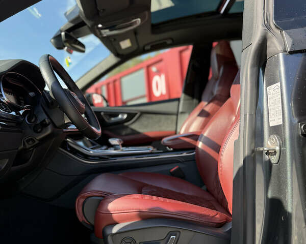Серый Ауди SQ8, объемом двигателя 4 л и пробегом 92 тыс. км за 83400 $, фото 24 на Automoto.ua