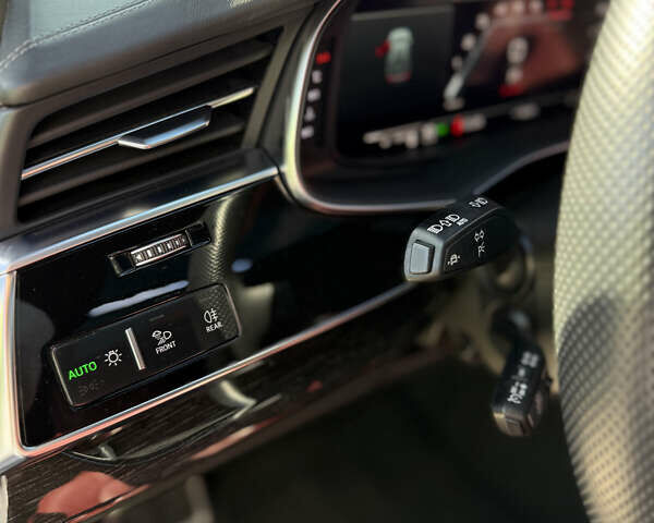 Серый Ауди SQ8, объемом двигателя 4 л и пробегом 92 тыс. км за 83400 $, фото 27 на Automoto.ua