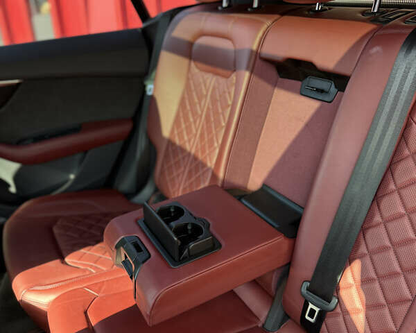 Серый Ауди SQ8, объемом двигателя 4 л и пробегом 92 тыс. км за 83400 $, фото 22 на Automoto.ua