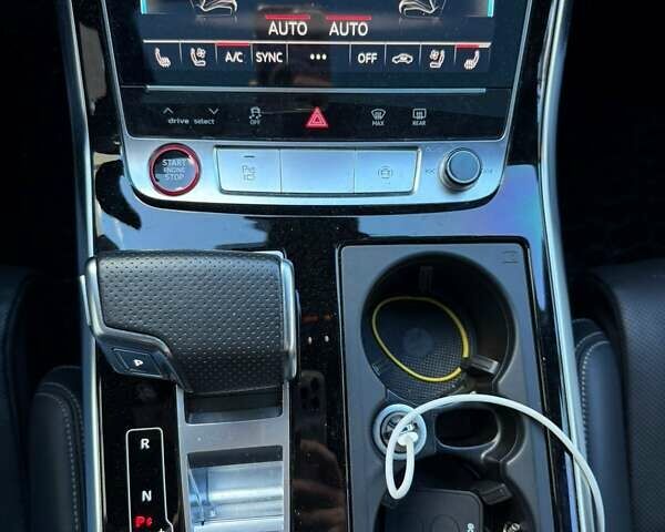 Ауди SQ8 2022 в Львове на Automoto.ua Серый Ауди SQ8, объемом двигателя 4 л и пробегом 40 тыс. км за 92000 $, фото 11 на Automoto.ua
