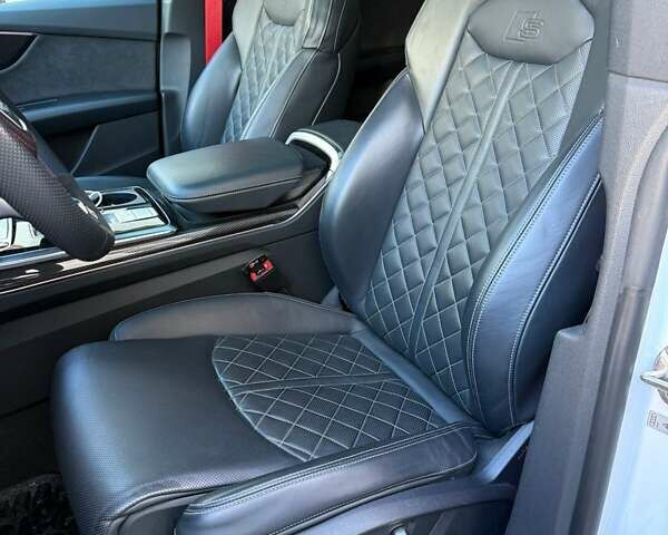 Ауди SQ8 2022 в Львове на Automoto.ua Серый Ауди SQ8, объемом двигателя 4 л и пробегом 40 тыс. км за 92000 $, фото 16 на Automoto.ua