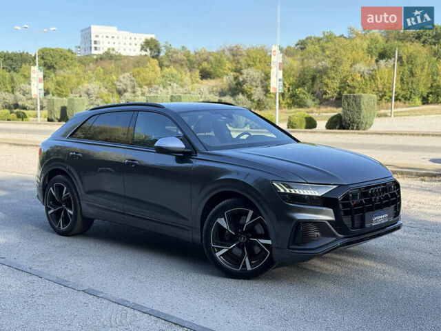 Серый Ауди SQ8, объемом двигателя 4 л и пробегом 49 тыс. км за 92000 $, фото 3 на Automoto.ua