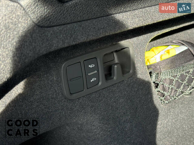 Серый Ауди SQ8, объемом двигателя 4 л и пробегом 15 тыс. км за 120000 $, фото 18 на Automoto.ua