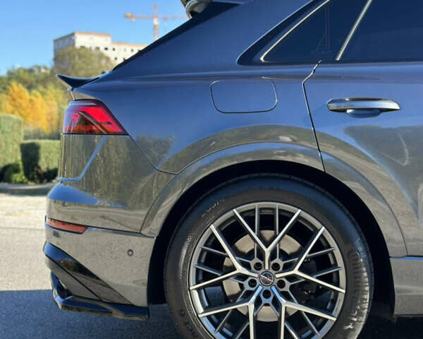 Серый Ауди SQ8, объемом двигателя 4 л и пробегом 31 тыс. км за 109000 $, фото 1 на Automoto.ua