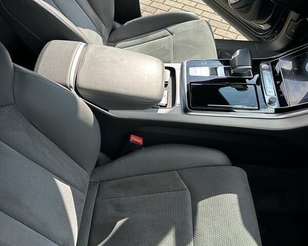 Ауді SQ8 2020 у Львові на Automoto.ua Синій Ауді SQ8, об'ємом двигуна 3.96 л та пробігом 115 тис. км за 80900 $, фото 4 на Automoto.ua