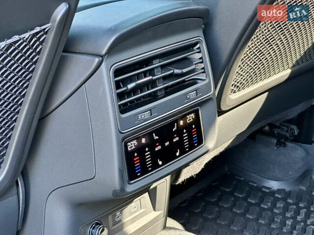 Синий Ауди SQ8, объемом двигателя 4 л и пробегом 33 тыс. км за 94990 $, фото 42 на Automoto.ua