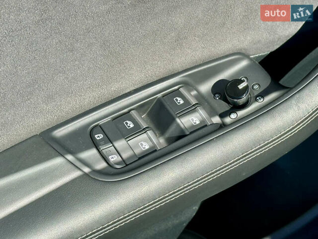 Синий Ауди SQ8, объемом двигателя 4 л и пробегом 33 тыс. км за 94990 $, фото 31 на Automoto.ua