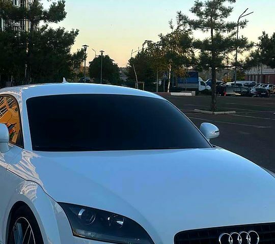 Белый Ауди ТТ, объемом двигателя 2 л и пробегом 19200 тыс. км за 13000 $, фото 8 на Automoto.ua