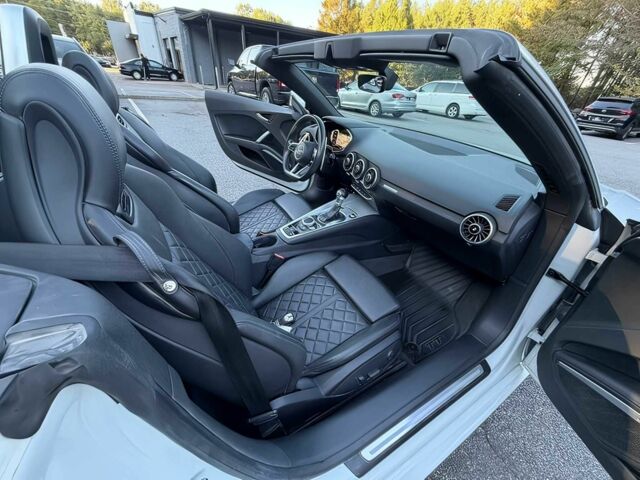 Белый Ауди ТТ, объемом двигателя 2 л и пробегом 74 тыс. км за 10000 $, фото 10 на Automoto.ua