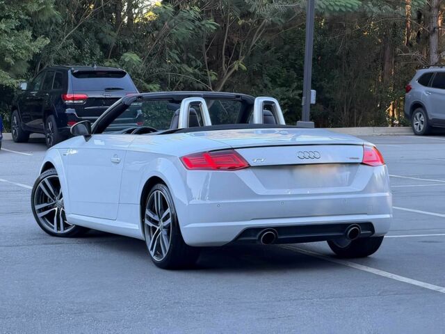 Белый Ауди ТТ, объемом двигателя 2 л и пробегом 74 тыс. км за 10000 $, фото 5 на Automoto.ua