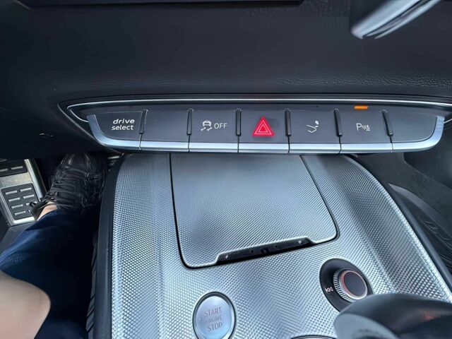 Белый Ауди ТТ, объемом двигателя 2 л и пробегом 74 тыс. км за 10000 $, фото 9 на Automoto.ua