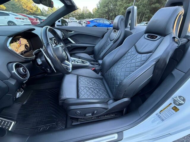 Белый Ауди ТТ, объемом двигателя 2 л и пробегом 74 тыс. км за 10000 $, фото 6 на Automoto.ua