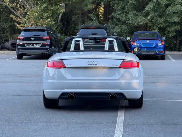 Белый Ауди ТТ, объемом двигателя 2 л и пробегом 74 тыс. км за 10000 $, фото 4 на Automoto.ua