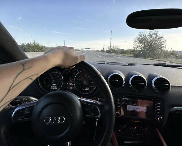 Белый Ауди ТТ, объемом двигателя 1.98 л и пробегом 220 тыс. км за 11111 $, фото 5 на Automoto.ua