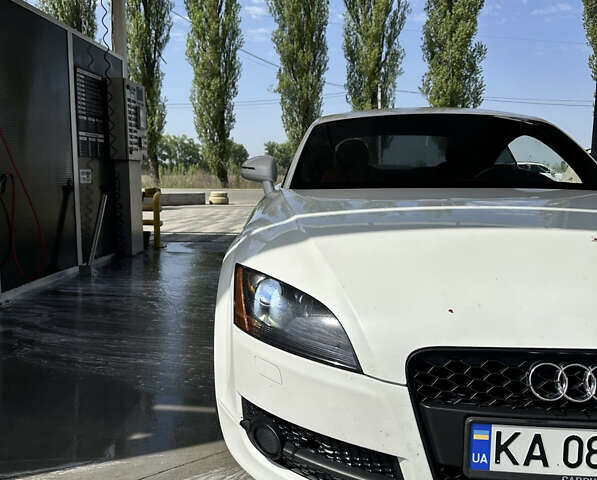 Белый Ауди ТТ, объемом двигателя 1.98 л и пробегом 220 тыс. км за 11111 $, фото 3 на Automoto.ua