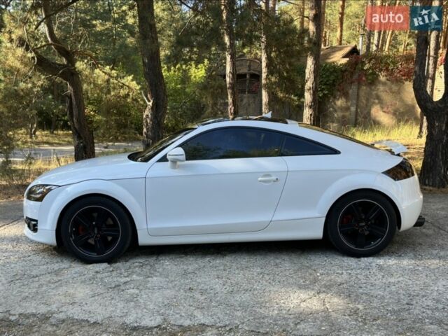 Белый Ауди ТТ, объемом двигателя 2 л и пробегом 138 тыс. км за 12900 $, фото 1 на Automoto.ua