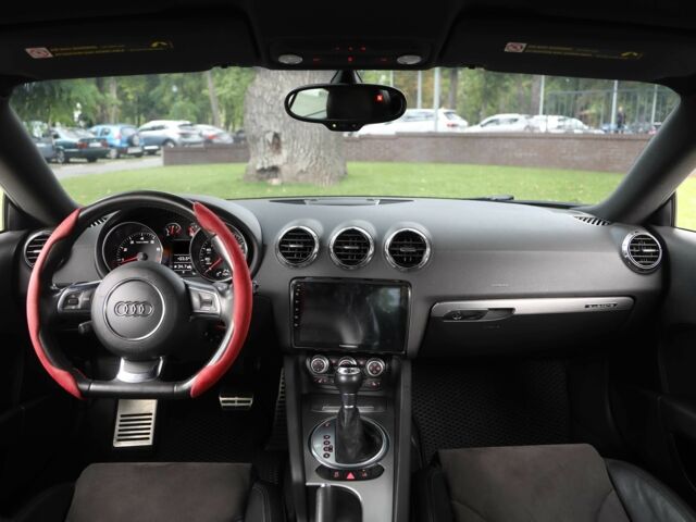 Білий Ауді TT, об'ємом двигуна 2 л та пробігом 143 тис. км за 15000 $, фото 9 на Automoto.ua