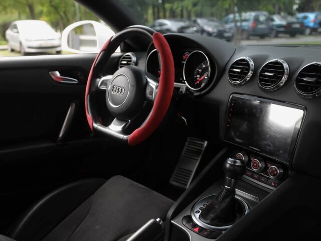 Білий Ауді TT, об'ємом двигуна 2 л та пробігом 143 тис. км за 15000 $, фото 12 на Automoto.ua
