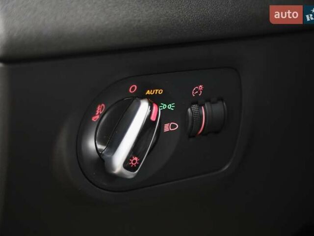 Белый Ауди ТТ, объемом двигателя 1.98 л и пробегом 143 тыс. км за 15000 $, фото 18 на Automoto.ua