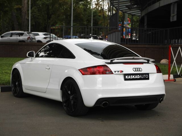 Білий Ауді TT, об'ємом двигуна 2 л та пробігом 143 тис. км за 15000 $, фото 3 на Automoto.ua