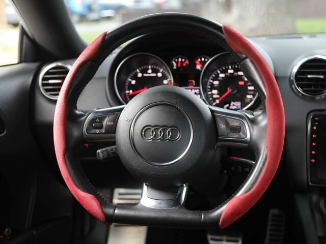 Білий Ауді TT, об'ємом двигуна 2 л та пробігом 143 тис. км за 15000 $, фото 10 на Automoto.ua