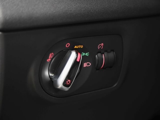 Білий Ауді TT, об'ємом двигуна 2 л та пробігом 143 тис. км за 15000 $, фото 13 на Automoto.ua