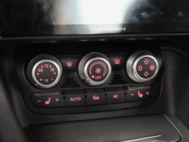 Білий Ауді TT, об'ємом двигуна 2 л та пробігом 143 тис. км за 15000 $, фото 17 на Automoto.ua