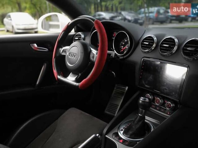 Белый Ауди ТТ, объемом двигателя 1.98 л и пробегом 143 тыс. км за 15000 $, фото 9 на Automoto.ua