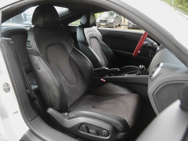 Білий Ауді TT, об'ємом двигуна 2 л та пробігом 143 тис. км за 15000 $, фото 8 на Automoto.ua