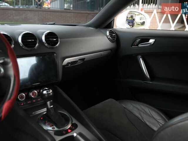 Белый Ауди ТТ, объемом двигателя 1.98 л и пробегом 143 тыс. км за 15000 $, фото 11 на Automoto.ua