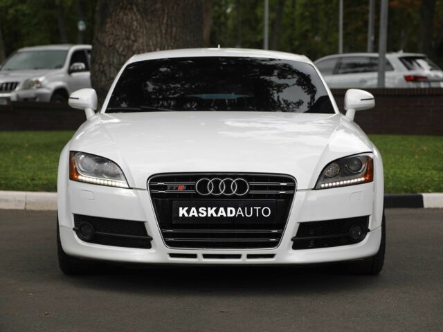 Білий Ауді TT, об'ємом двигуна 2 л та пробігом 143 тис. км за 15000 $, фото 1 на Automoto.ua