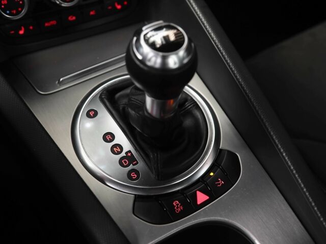 Білий Ауді TT, об'ємом двигуна 2 л та пробігом 143 тис. км за 15000 $, фото 18 на Automoto.ua