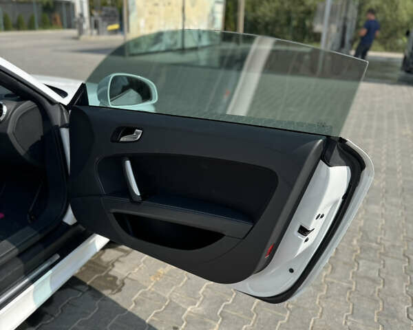 Белый Ауди ТТ, объемом двигателя 2 л и пробегом 100 тыс. км за 23000 $, фото 17 на Automoto.ua