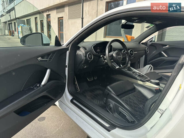 Білий Ауді TT, об'ємом двигуна 1.98 л та пробігом 160 тис. км за 24000 $, фото 7 на Automoto.ua