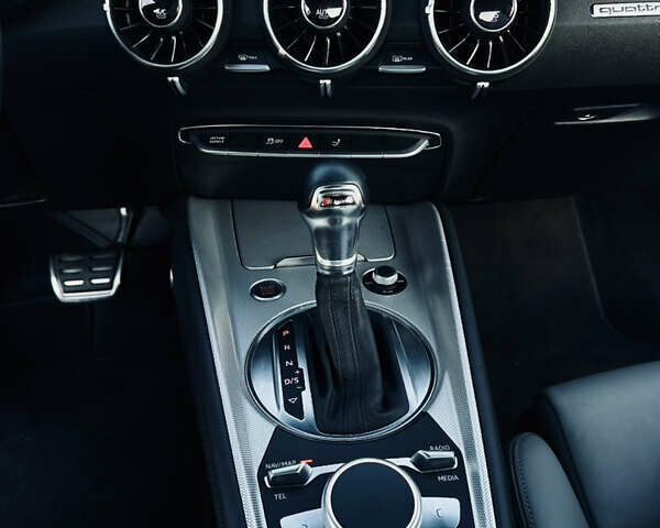 Білий Ауді TT, об'ємом двигуна 1.98 л та пробігом 95 тис. км за 21999 $, фото 10 на Automoto.ua