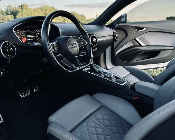 Білий Ауді TT, об'ємом двигуна 1.98 л та пробігом 95 тис. км за 21999 $, фото 12 на Automoto.ua