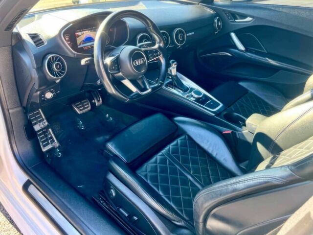 Белый Ауди ТТ, объемом двигателя 2 л и пробегом 76 тыс. км за 10900 $, фото 6 на Automoto.ua