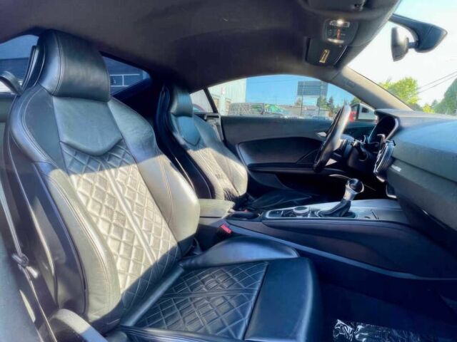 Белый Ауди ТТ, объемом двигателя 2 л и пробегом 76 тыс. км за 10900 $, фото 7 на Automoto.ua