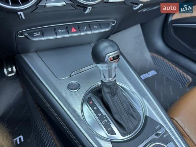 Білий Ауді TT, об'ємом двигуна 1.98 л та пробігом 71 тис. км за 25900 $, фото 26 на Automoto.ua