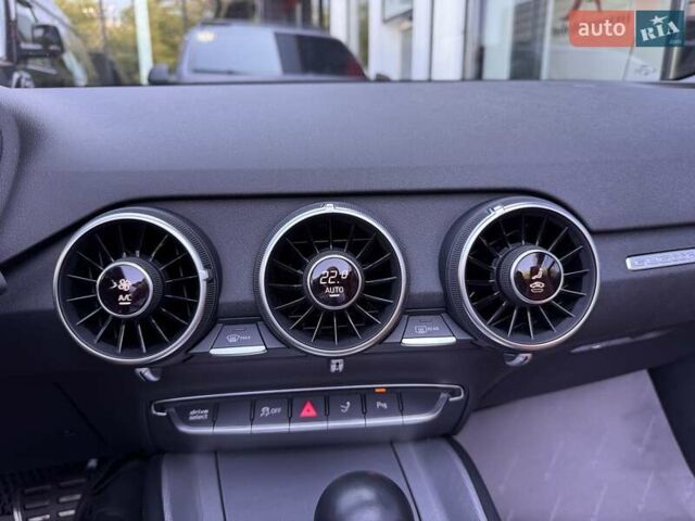 Білий Ауді TT, об'ємом двигуна 1.98 л та пробігом 71 тис. км за 25900 $, фото 29 на Automoto.ua