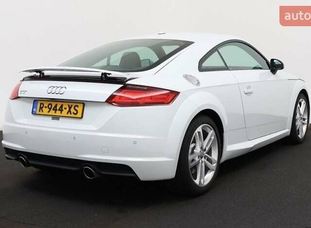 Белый Ауди ТТ, объемом двигателя 2 л и пробегом 36 тыс. км за 37887 $, фото 2 на Automoto.ua