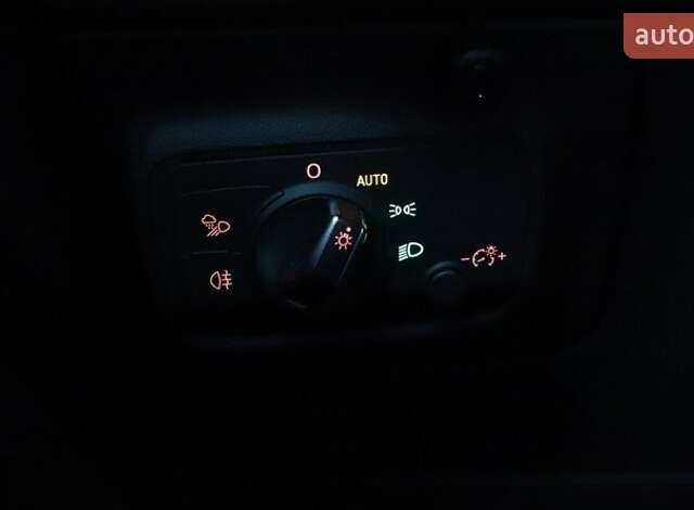 Белый Ауди ТТ, объемом двигателя 2 л и пробегом 36 тыс. км за 37887 $, фото 6 на Automoto.ua